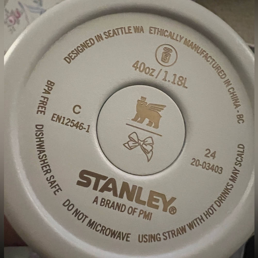 Stanley LoveShackFancy Holiday Quencher 40oz - Picture 7 of 7